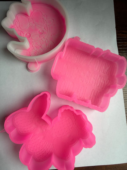 Whole lot 16 molds